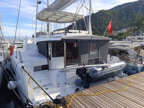 Katamaran Bali 4.6 chartern in Yes Marina