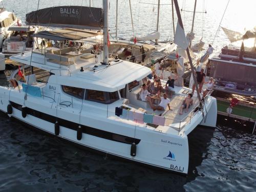 Catamaran Bali 4.6 for rent in Marti Marina