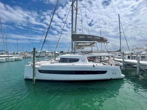 Katamaran Bali 4.6 chartern in Palm Cay Marina