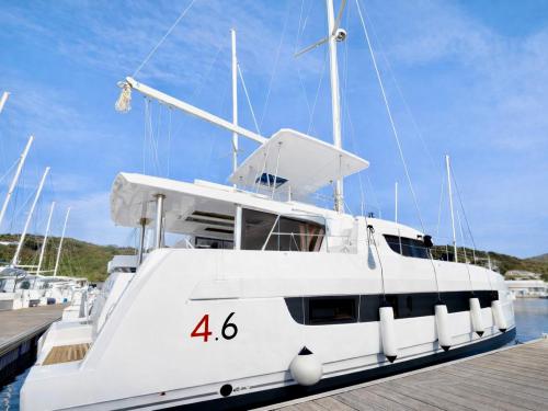 Kat Bali 4.6 chartern in Marina Kremik