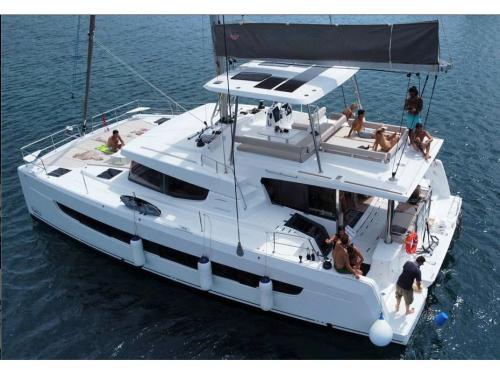 Catamaran Bali 4.8 for rent in Vibo Marina