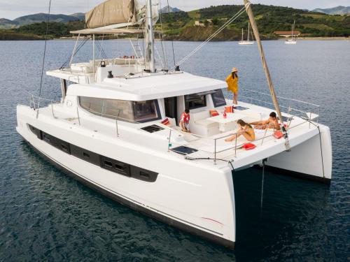 Cat Bali 4.8 for rent in Marina di Arechi