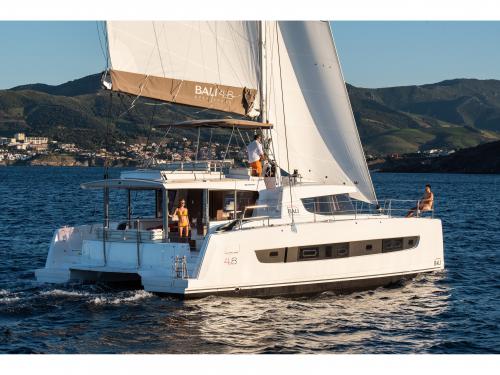 Kat Bali 4.8 chartern in Lavrio