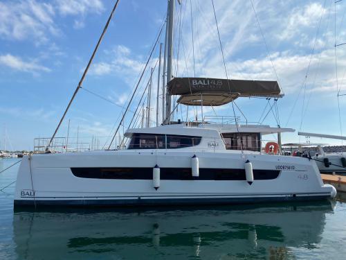 Catamaran Bali 4.8 for rent in Messina
