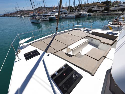 Kat Bali 4.8 chartern in Trogir