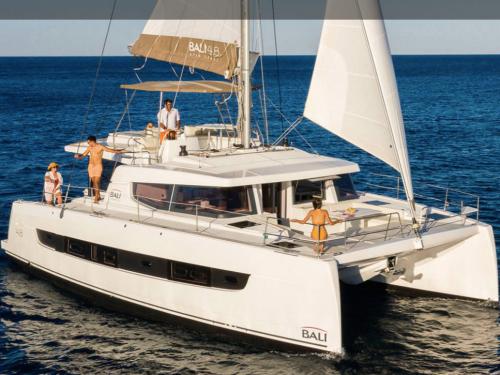 Catamaran Bali 4.8 for hire in Portorosa