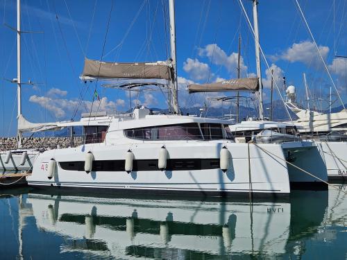 Cat Bali 4.8 for charter in Salerno