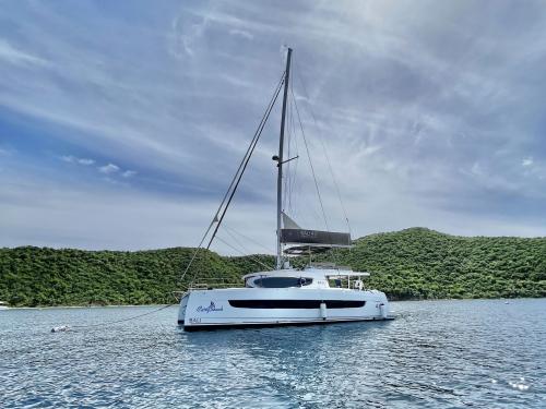 Katamaran Bali 4.8 Yachtcharter in Maya Cove