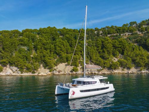 Katamaran Bali 4.8 chartern in Marina Seget Donji