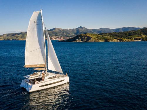 Cat Bali 4.8 for hire in Eden Island Marina