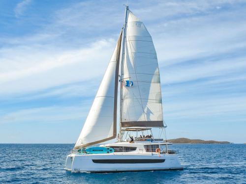 Cat Bali 4.8 for hire in Sopers Hole Marina