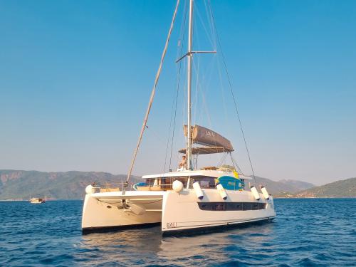 Cat Bali 4.8 for charter in Adakoy