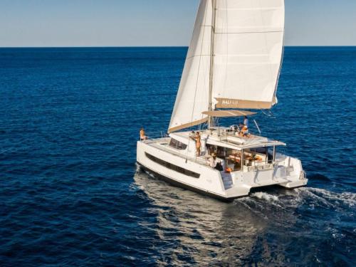 Katamaran Bali 4.8 Yachtcharter in Maya Cove