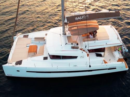 Catamaran Bali 5.4 for rent in Salerno