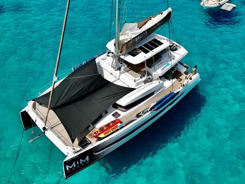 Catamaran Bali 5.4 for hire in Ibiza Town