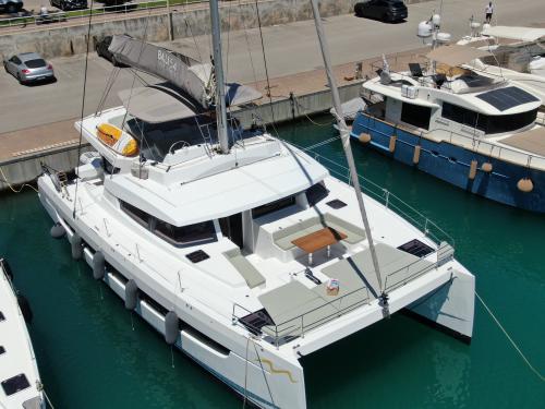 Catamaran Bali 5.4 for hire in Marina di Arechi