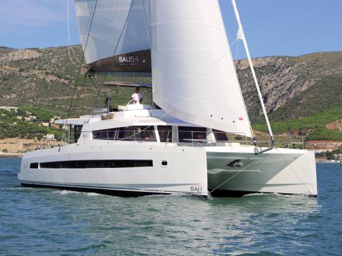 Kat Bali 5.4 chartern in Marina di Portorosa