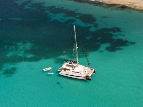 Catamaran Bali 5.4 for hire in Port d Andratx