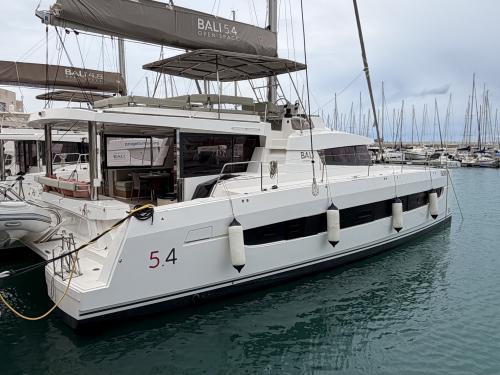 Cat Bali 5.4 for rent in Messina