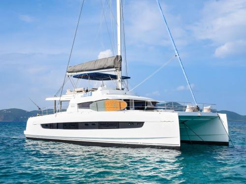 Cat Bali 5.4 for charter in Bimini Marina
