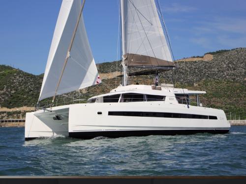Catamaran Bali 5.4 for hire in Palm Cay Marina