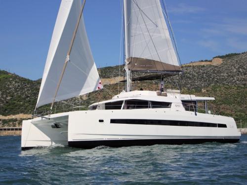 Catamaran Bali 5.4 for rent in Athens