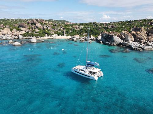 Catamaran Bali 5.4 available for charter in Maya Cove