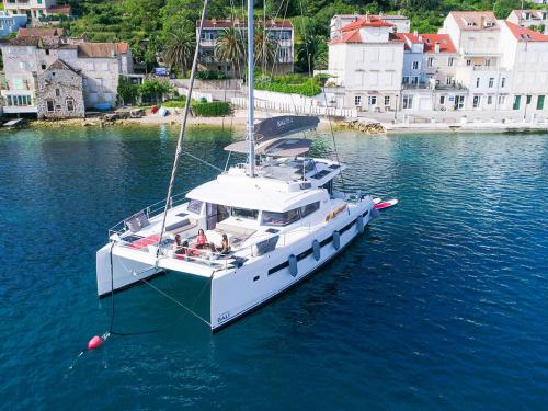 Kat Bali 5.4 chartern in Nanny Cay Marina