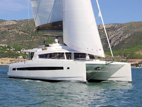 Catamaran Bali 5.4 available for charter in Hodges Creek Marina