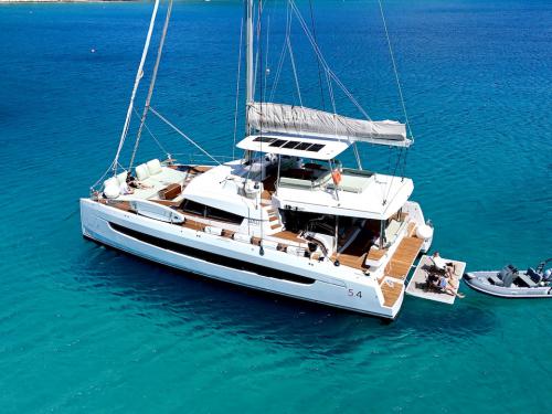 Cat Bali 5.4 for charter in Marina Pirovac