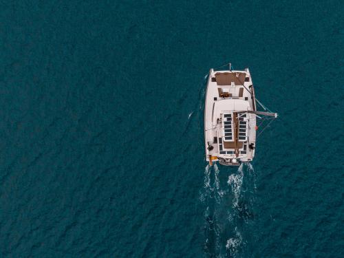 Catamaran Bali 5.4 for rent in Marina Le Marin