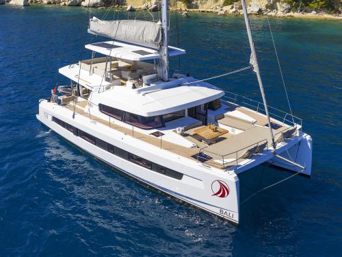 Katamaran Bali 5.8 chartern in Marina Kastela