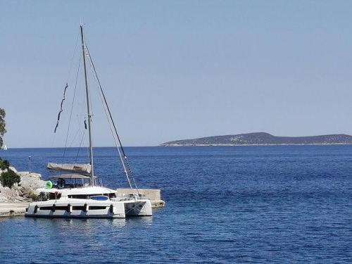 Kat Bali 5.8 chartern in Marina Alimos Kalamaki