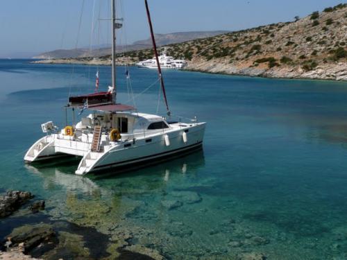 Kat Broadblue 385 chartern in Yachthafen von Lavrio