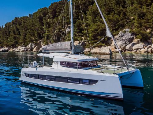 Kat Catsmart chartern in Marina Kastela