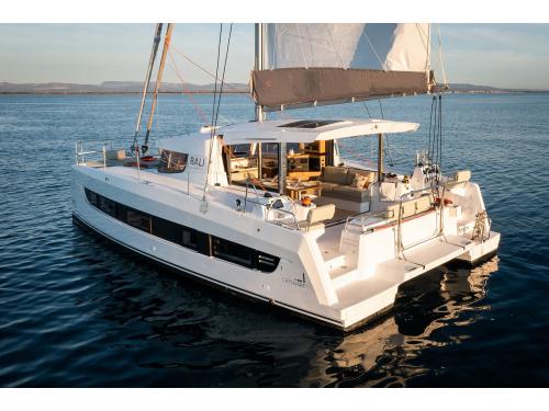 Kat Catsmart Yachtcharter in Yachthafen Volos
