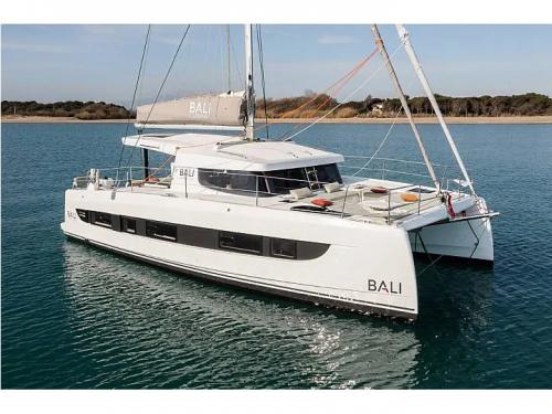 Catamaran Catsmart for rent in Naples