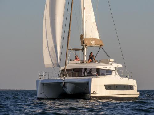 Kat Catspace Yachtcharter in Cogolin