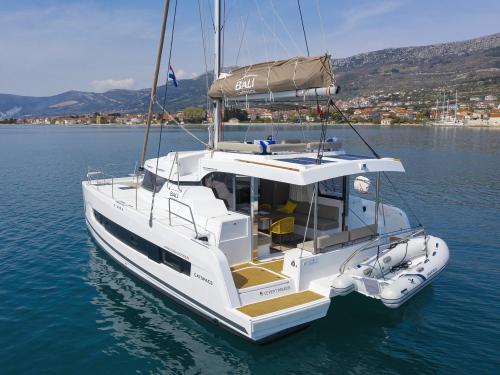 Katamaran Catspace Yachtcharter in Marina Kornati