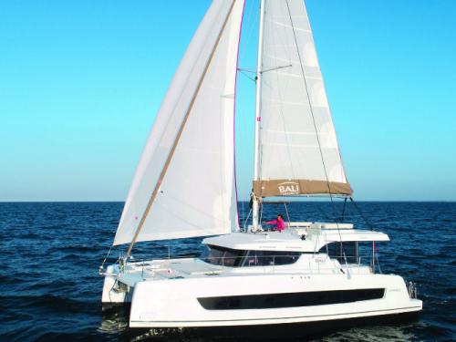 Kat Catspace chartern in Port d Ajaccio