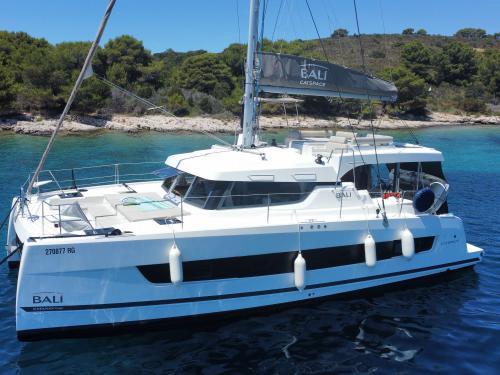 Catamaran Catspace for hire in Rogoznica