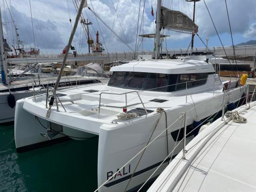 Kat Catspace Yachtcharter in Salerno
