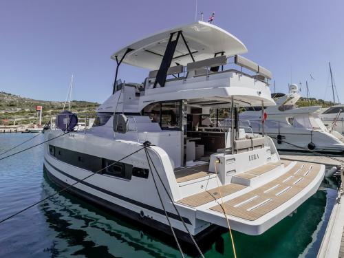 Katamaran Catspace chartern in Primosten