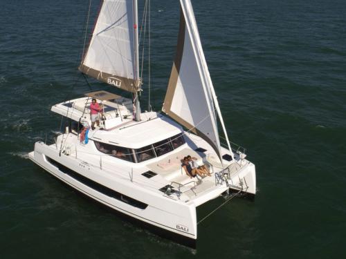 Katamaran Catspace Yachtcharter in Club Nautic