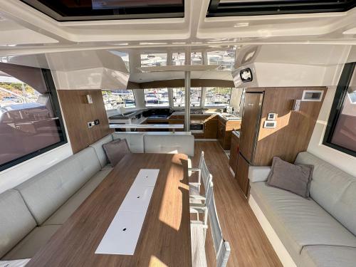 Kat Catspace chartern in Kastela