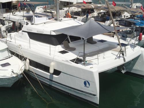 Katamaran Catspace Yachtcharter in Yes Marina