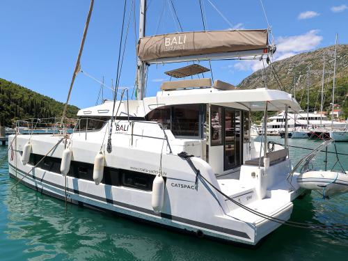 Katamaran Catspace Yachtcharter in ACI Marina Dubrovnik