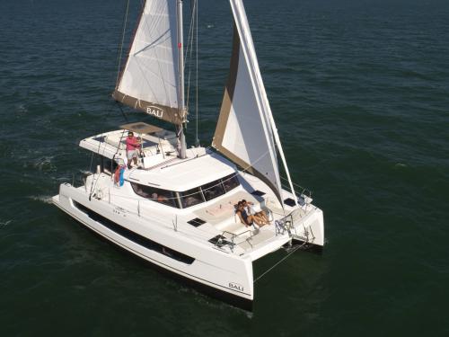 Kat Catspace Yachtcharter in Messina