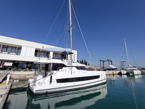 Kat Catspace Yachtcharter in Marina Seget Donji