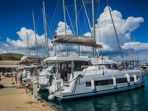 Catamaran Catspace for rent in Seget